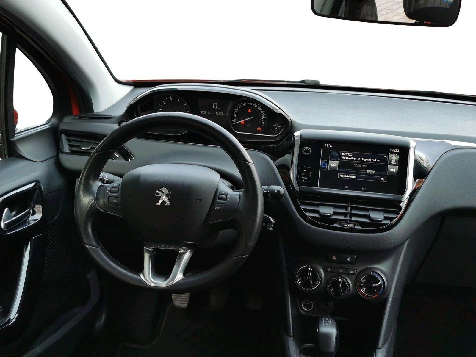 PEUGEOT 208