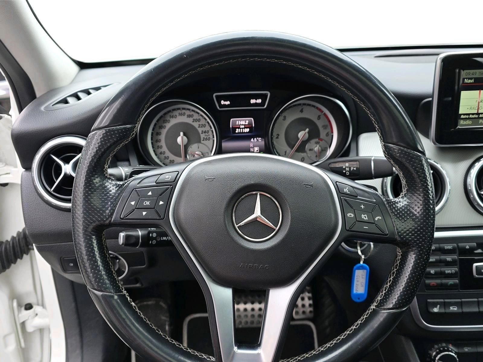 MERCEDES-BENZ GLA 220