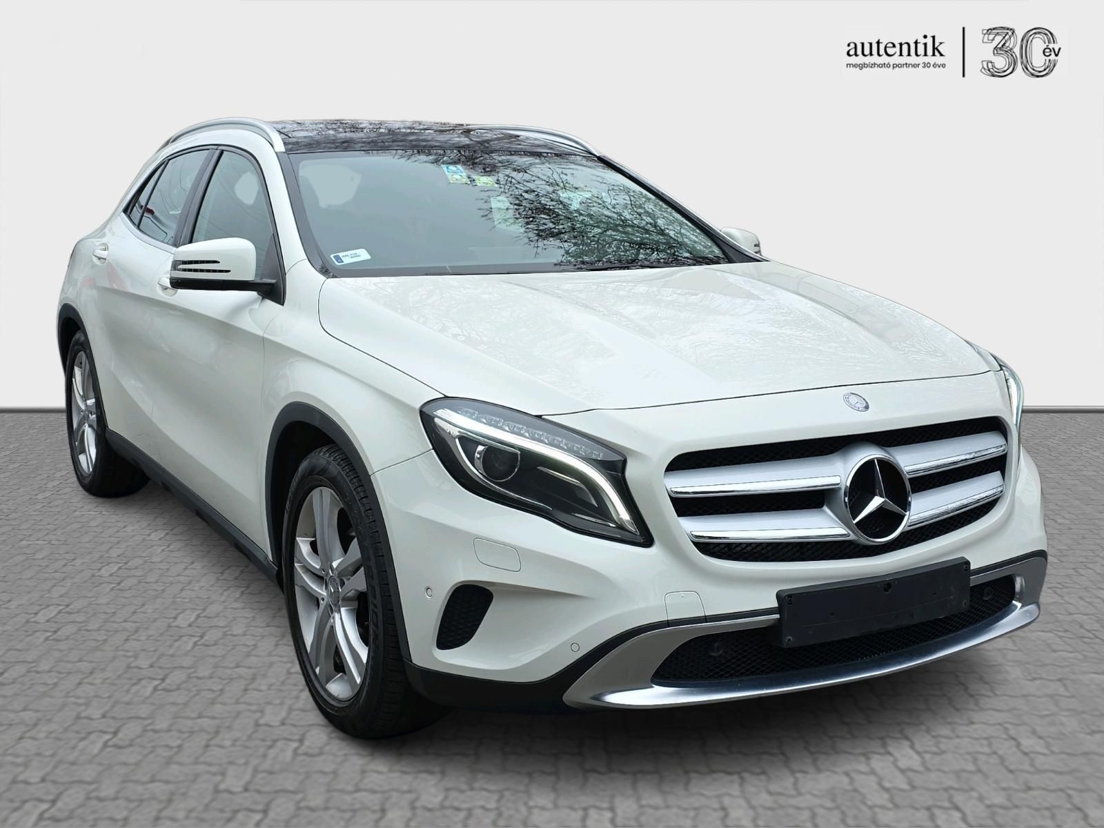 MERCEDES-BENZ GLA 220