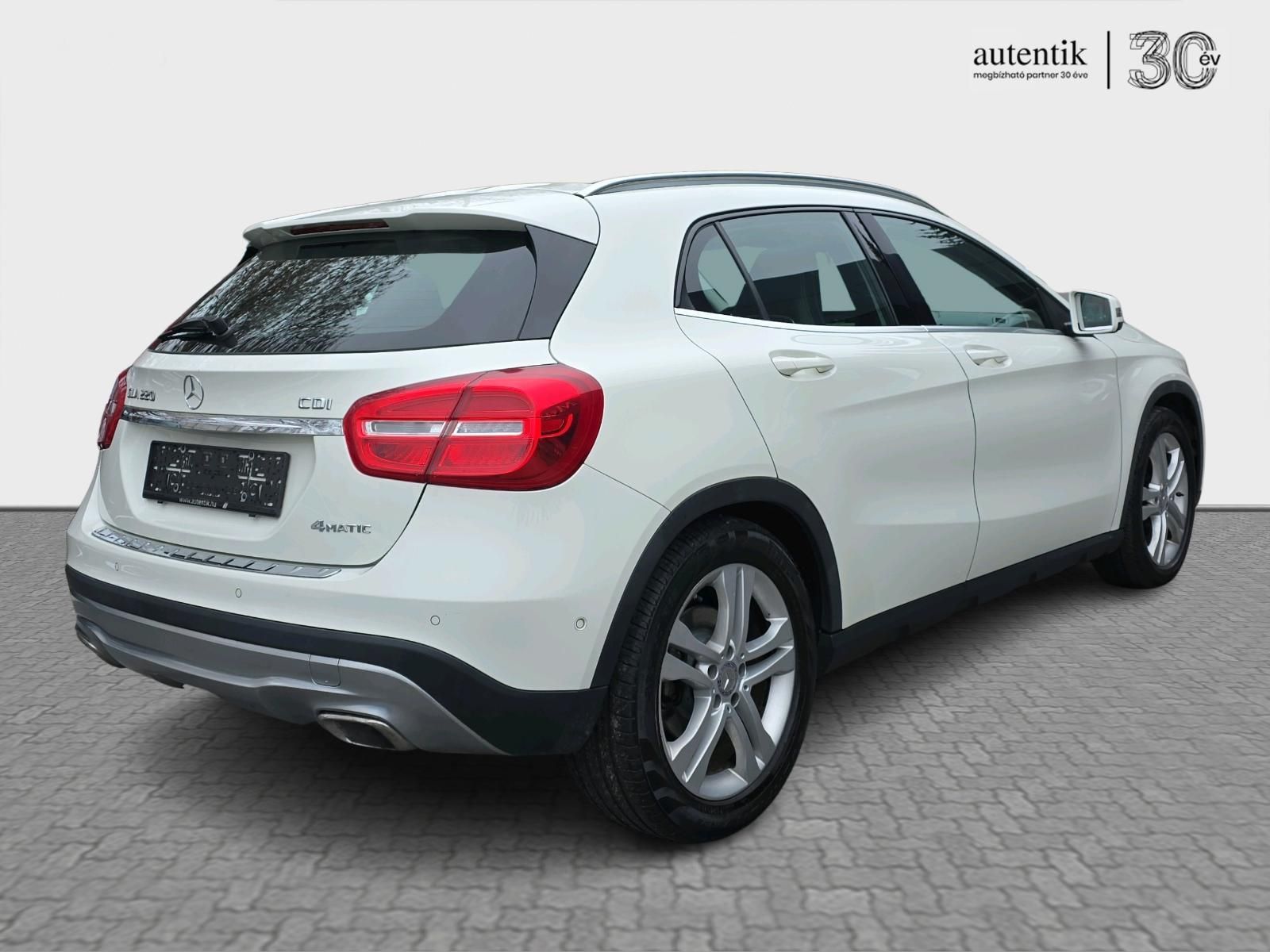 MERCEDES-BENZ GLA 220