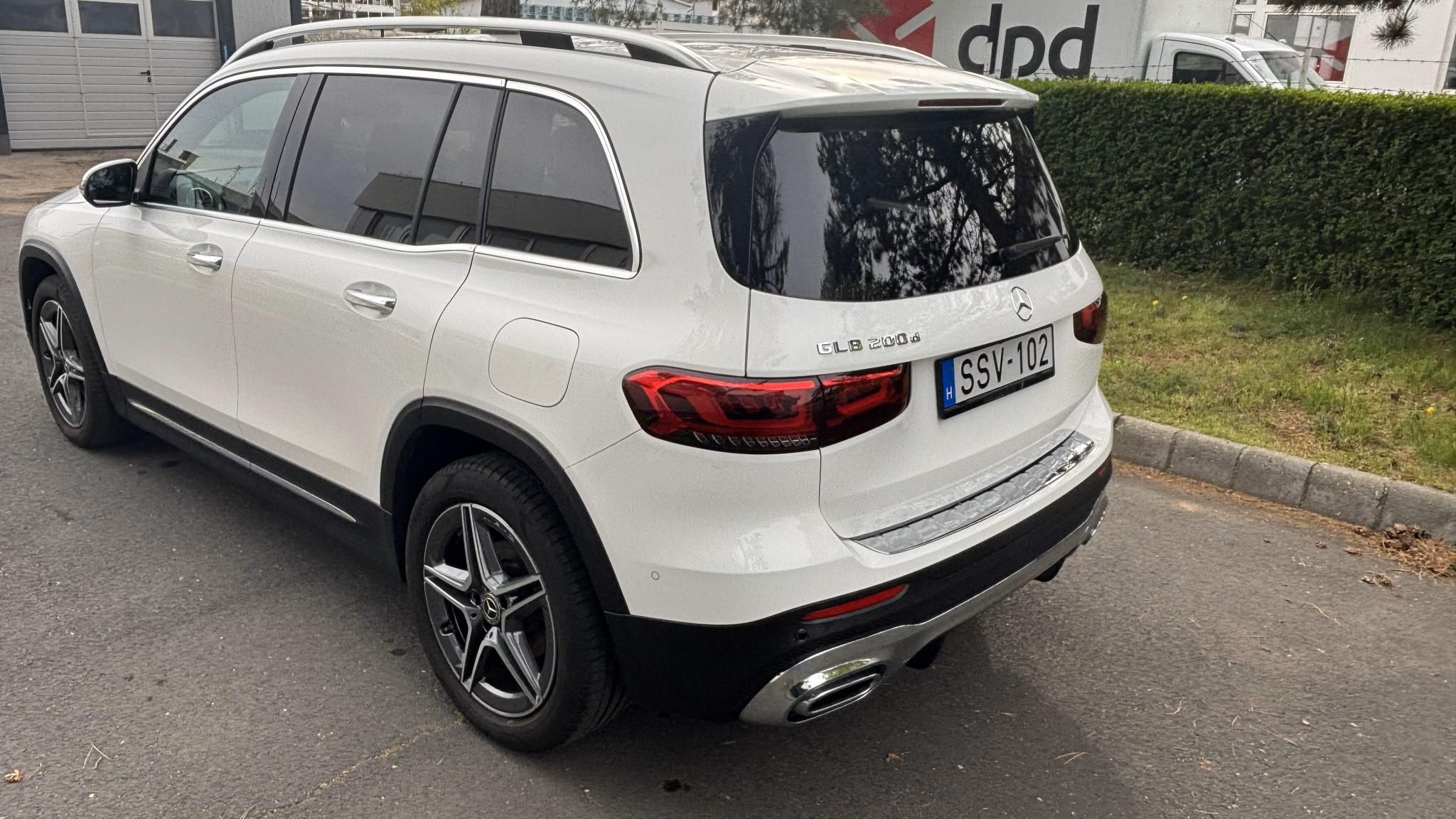 MERCEDES-BENZ GLB 200