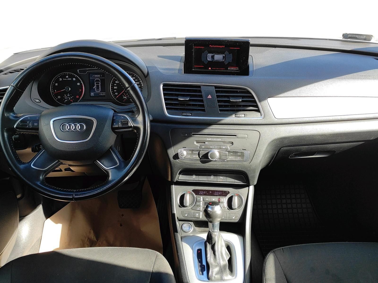 AUDI Q3