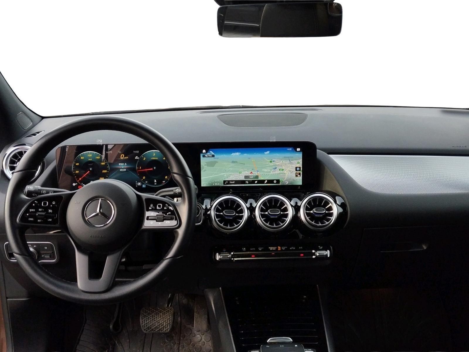 MERCEDES-BENZ GLA 200