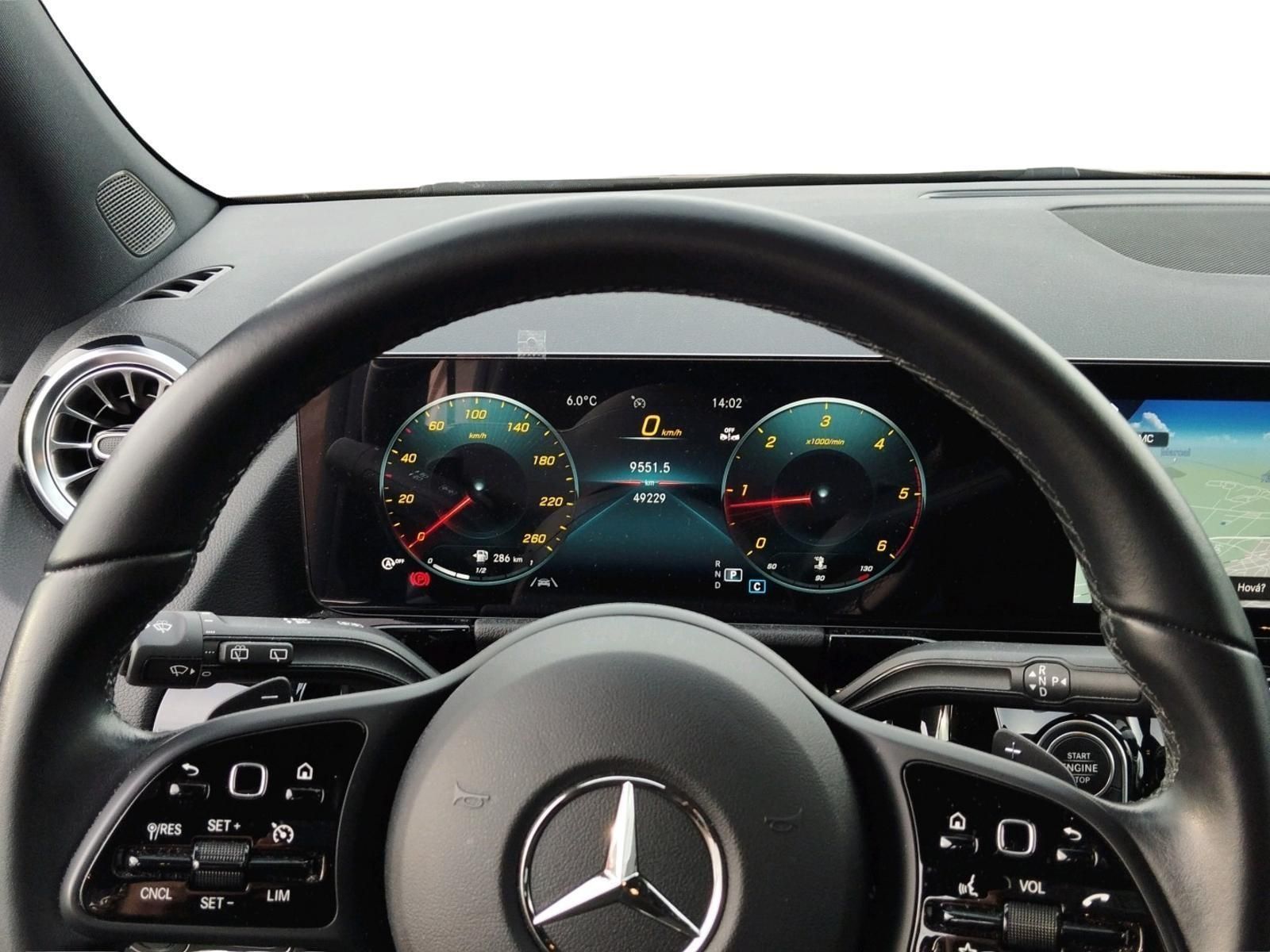 MERCEDES-BENZ GLA 200