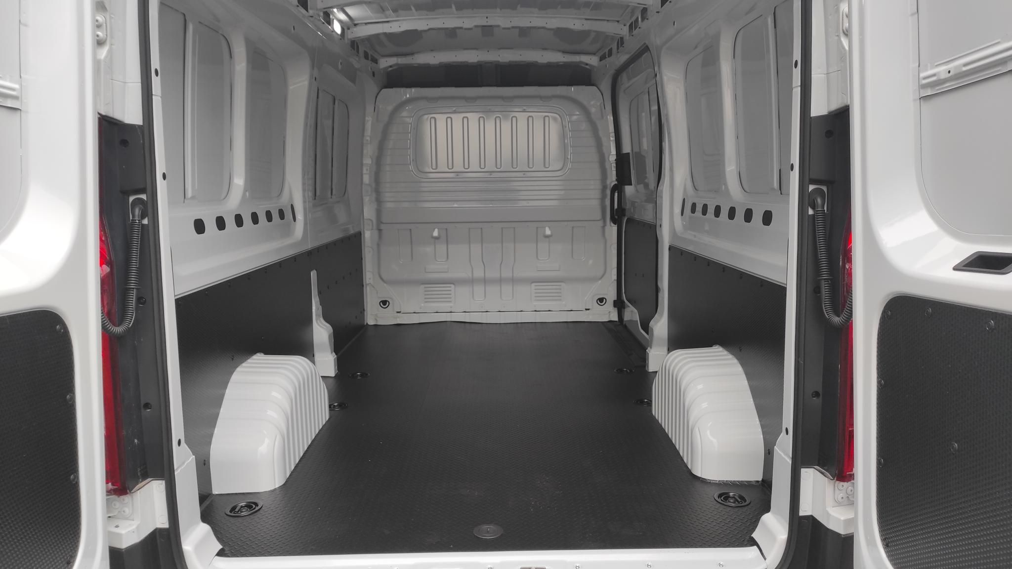 MAXUS DELIVER 9