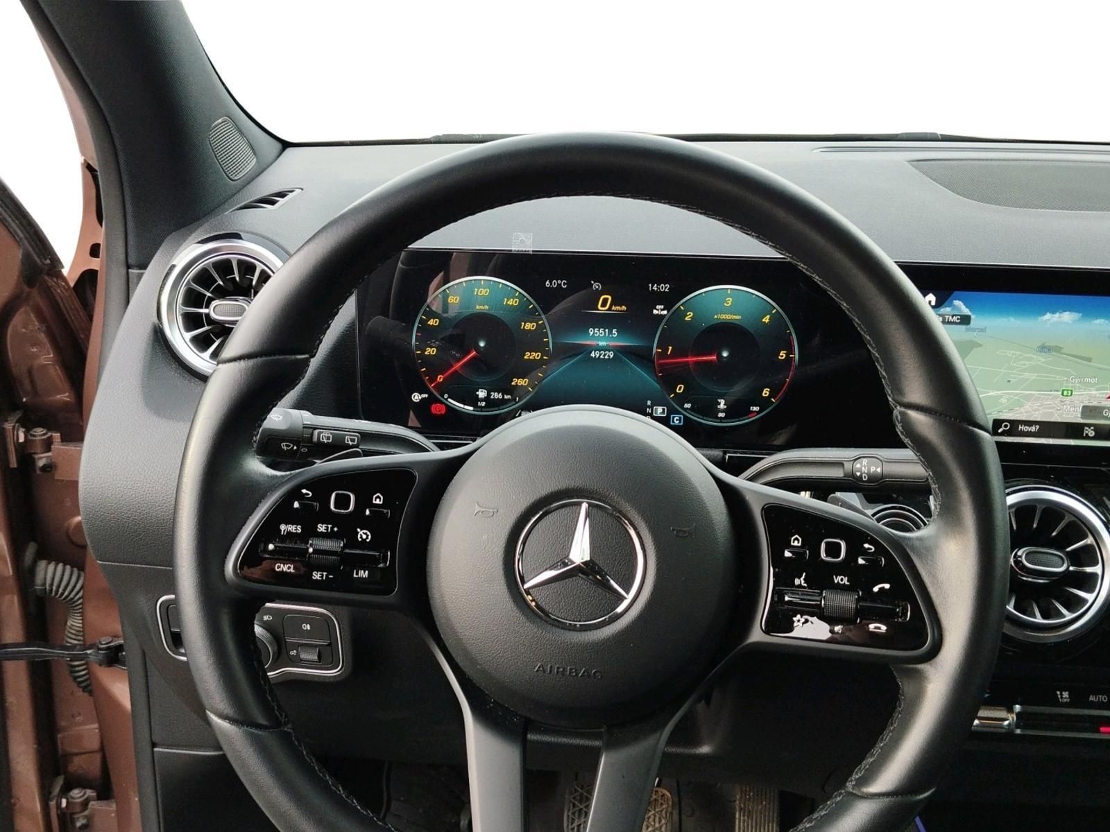 MERCEDES-BENZ GLA 200