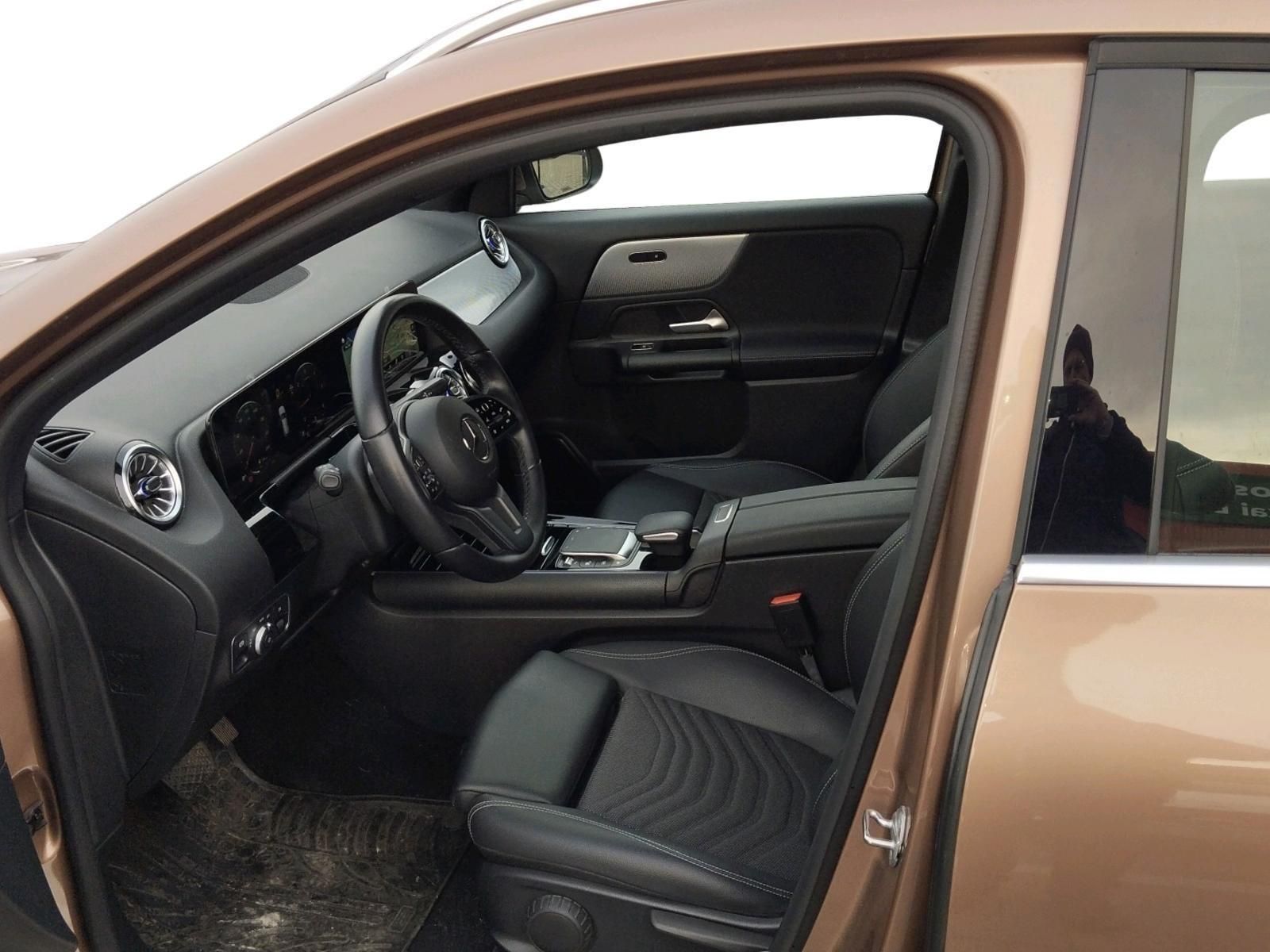 MERCEDES-BENZ GLA 200