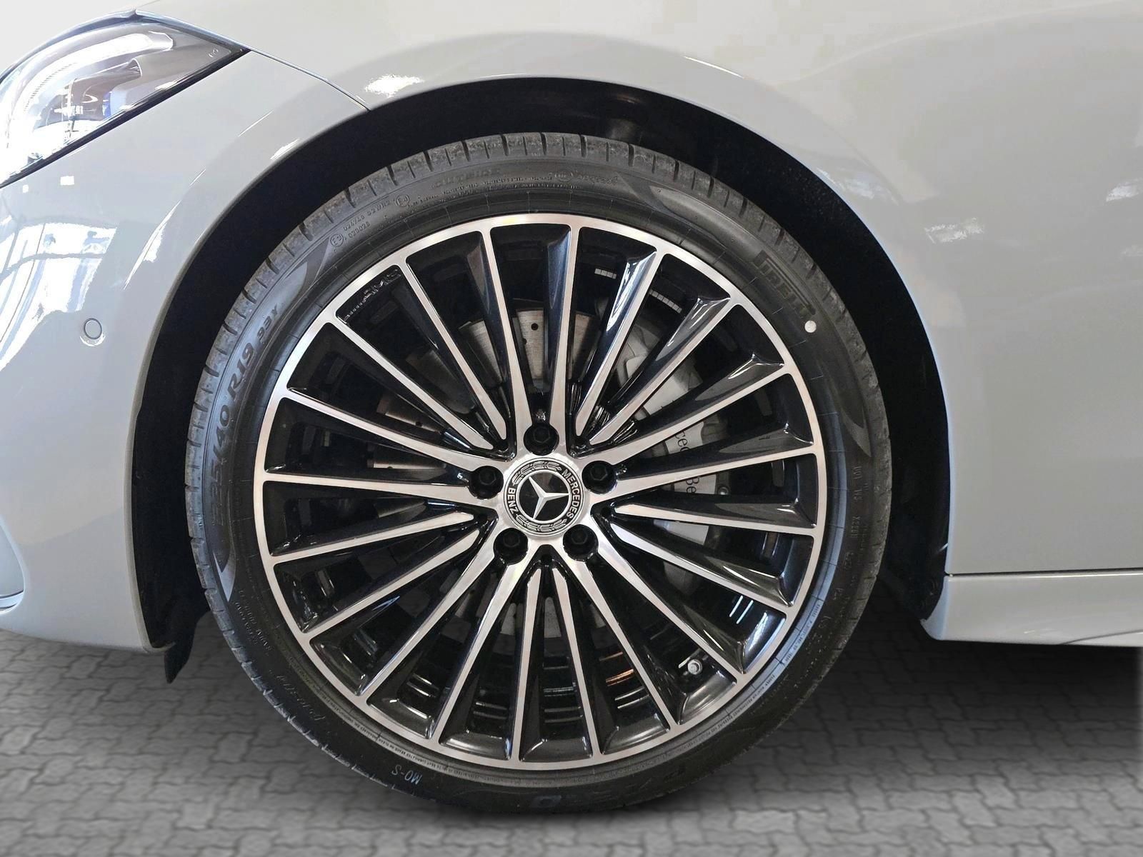 MERCEDES-BENZ C 220
