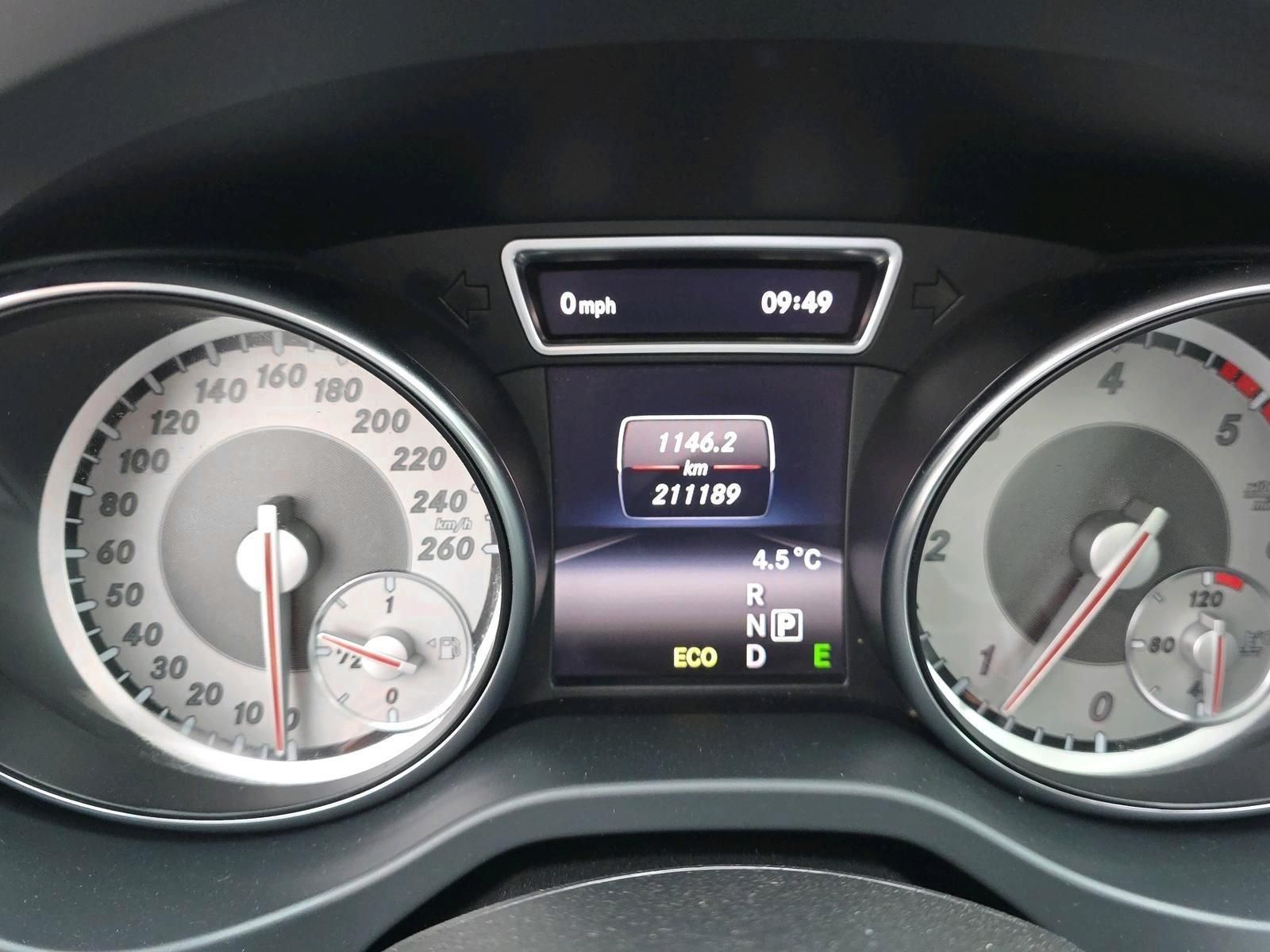 MERCEDES-BENZ GLA 220