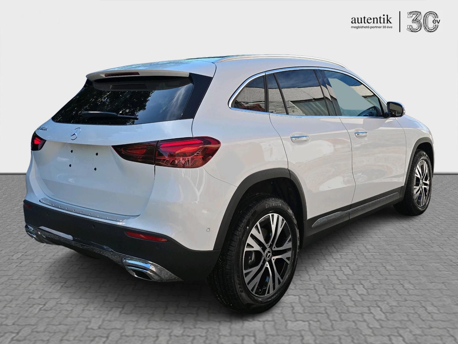 MERCEDES-BENZ GLA 200