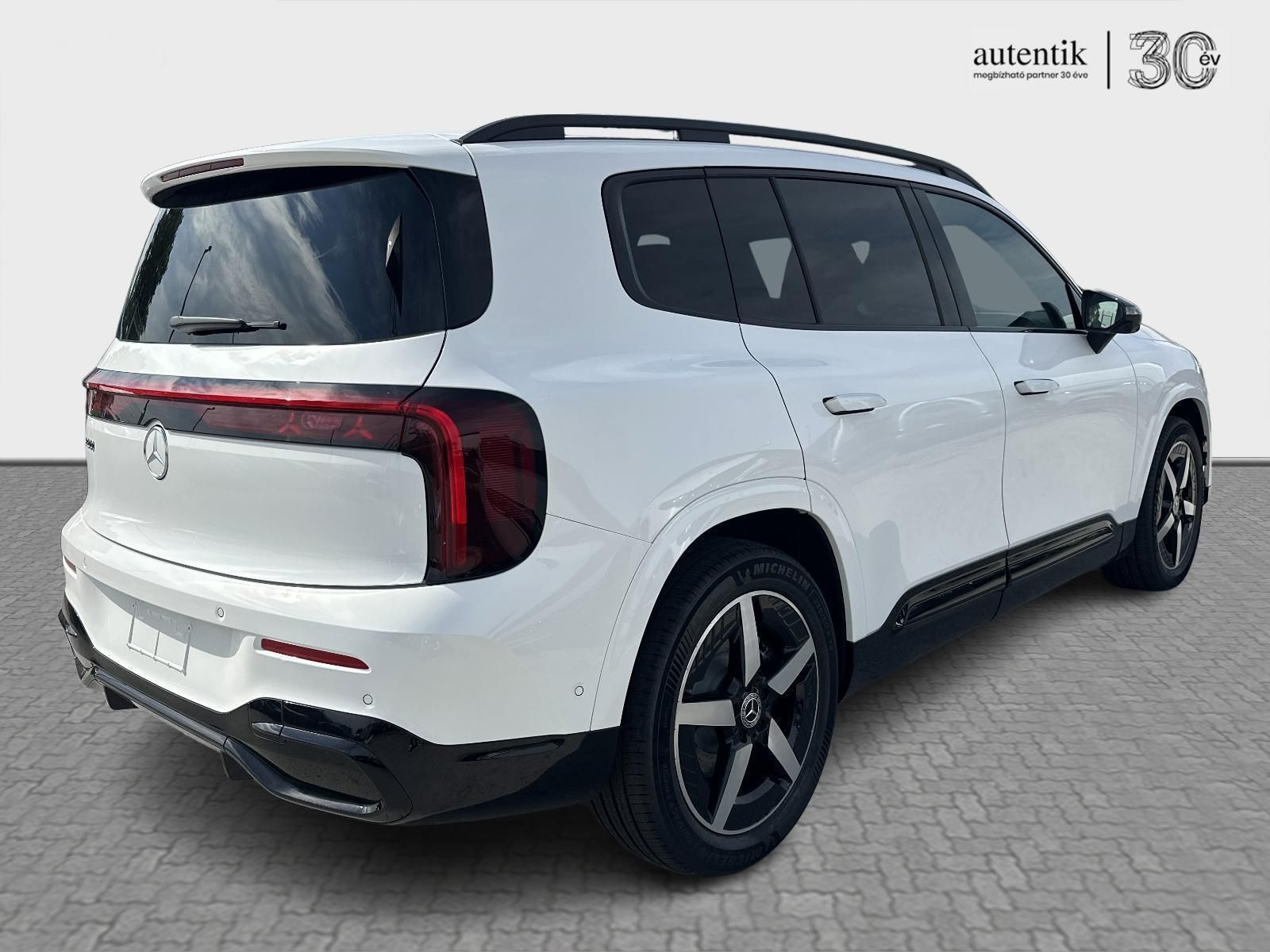 MERCEDES-BENZ GLB 200
