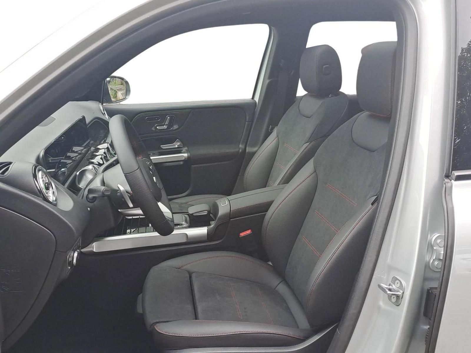 MERCEDES-BENZ GLB 220