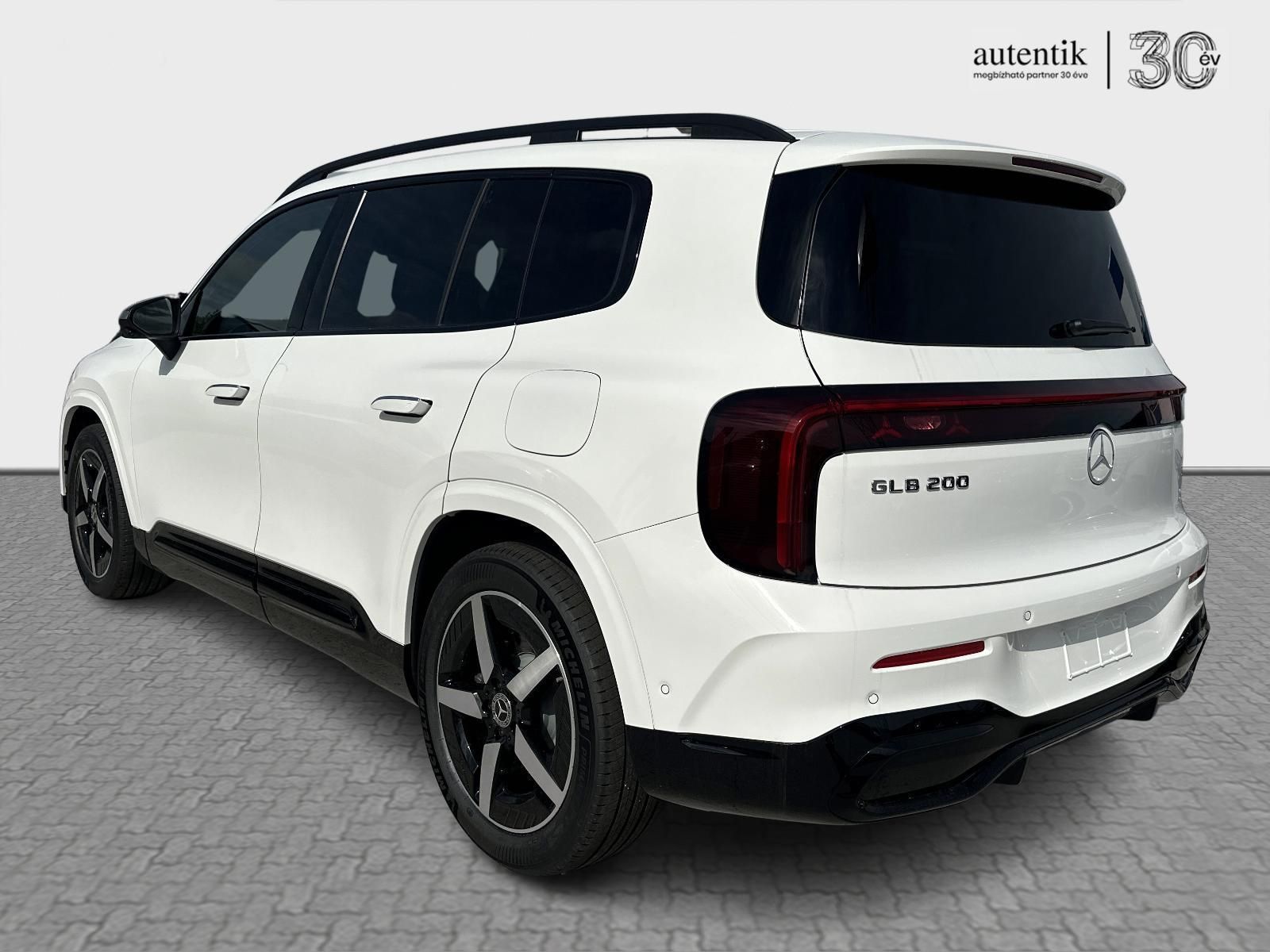 MERCEDES-BENZ GLB 200