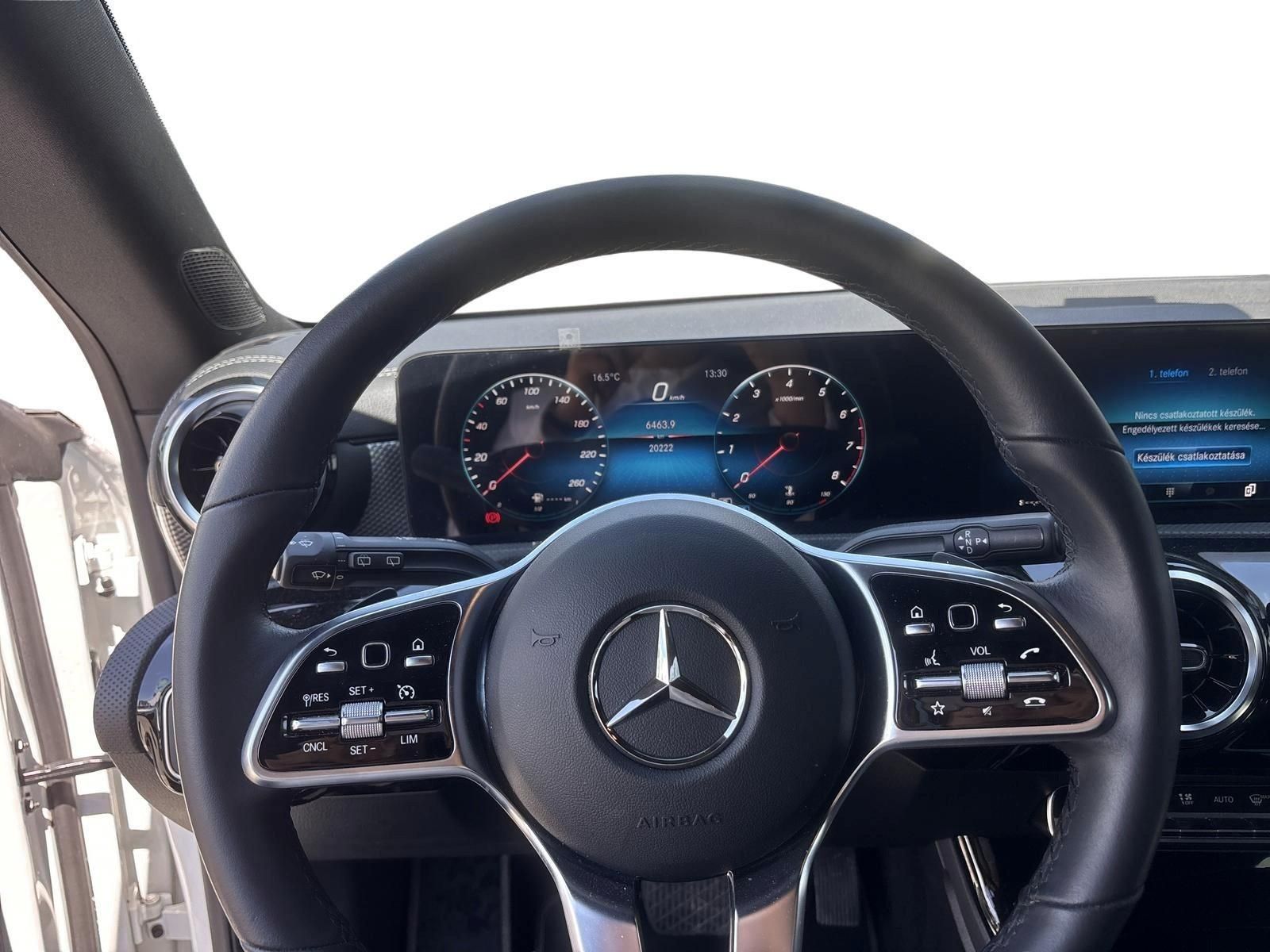 MERCEDES-BENZ CLA 200