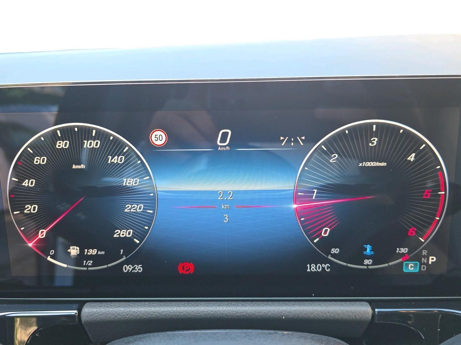 MERCEDES-BENZ GLA 200
