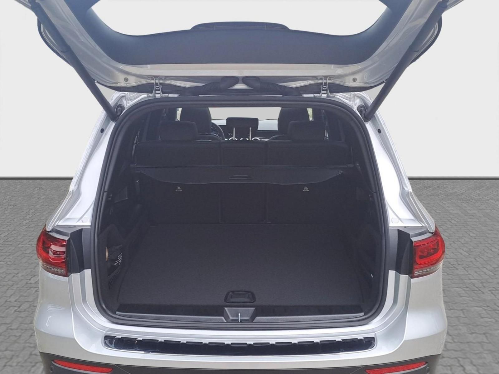 MERCEDES-BENZ GLB 220
