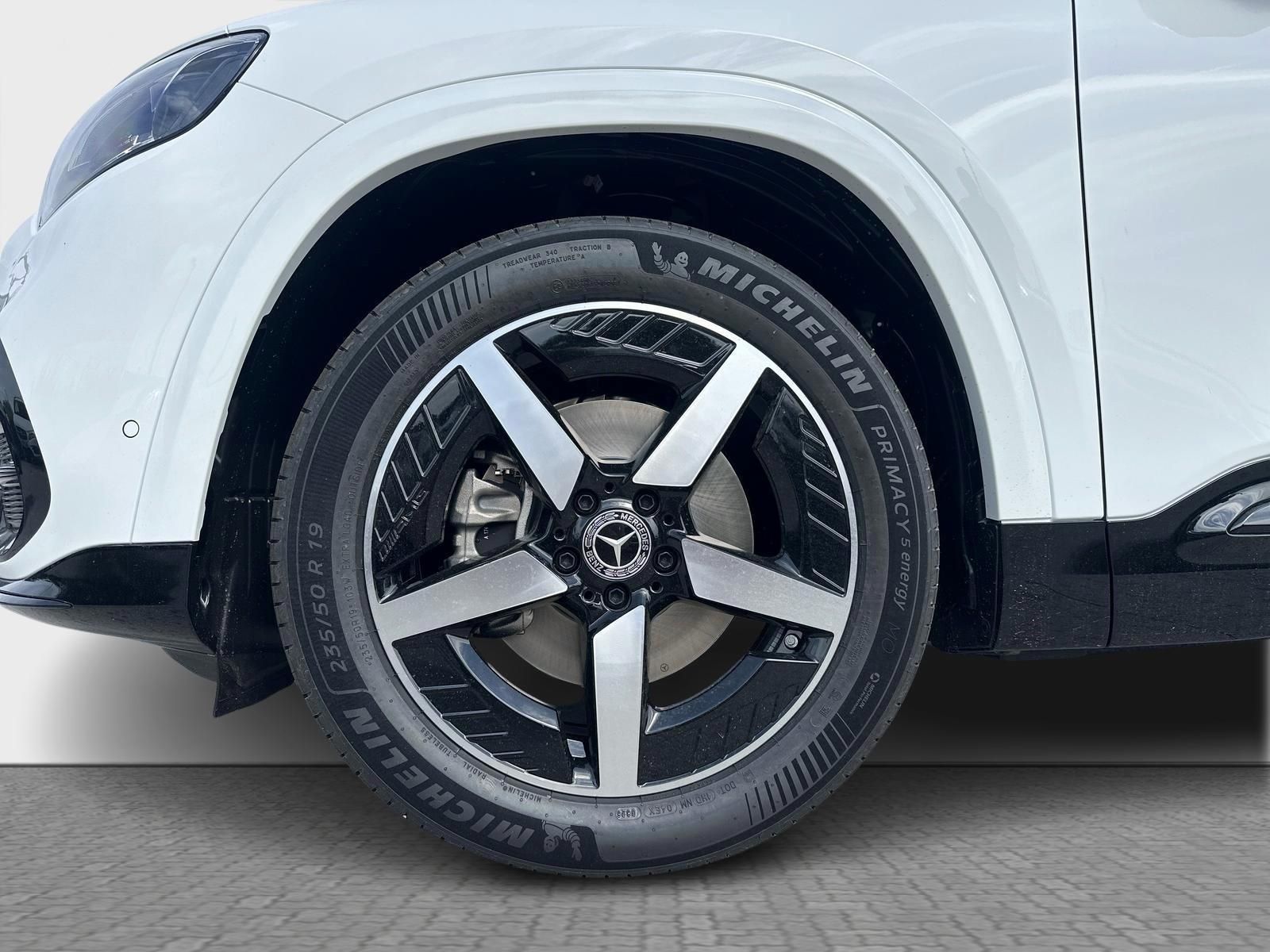 MERCEDES-BENZ GLB 200