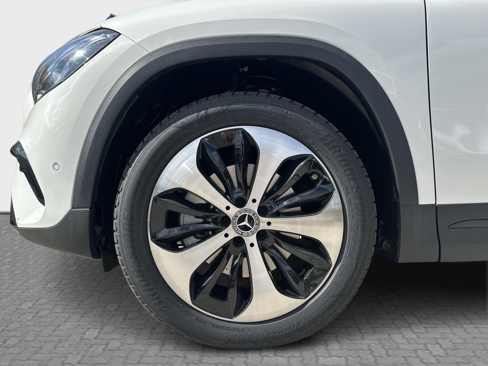 MERCEDES-BENZ GLA 250