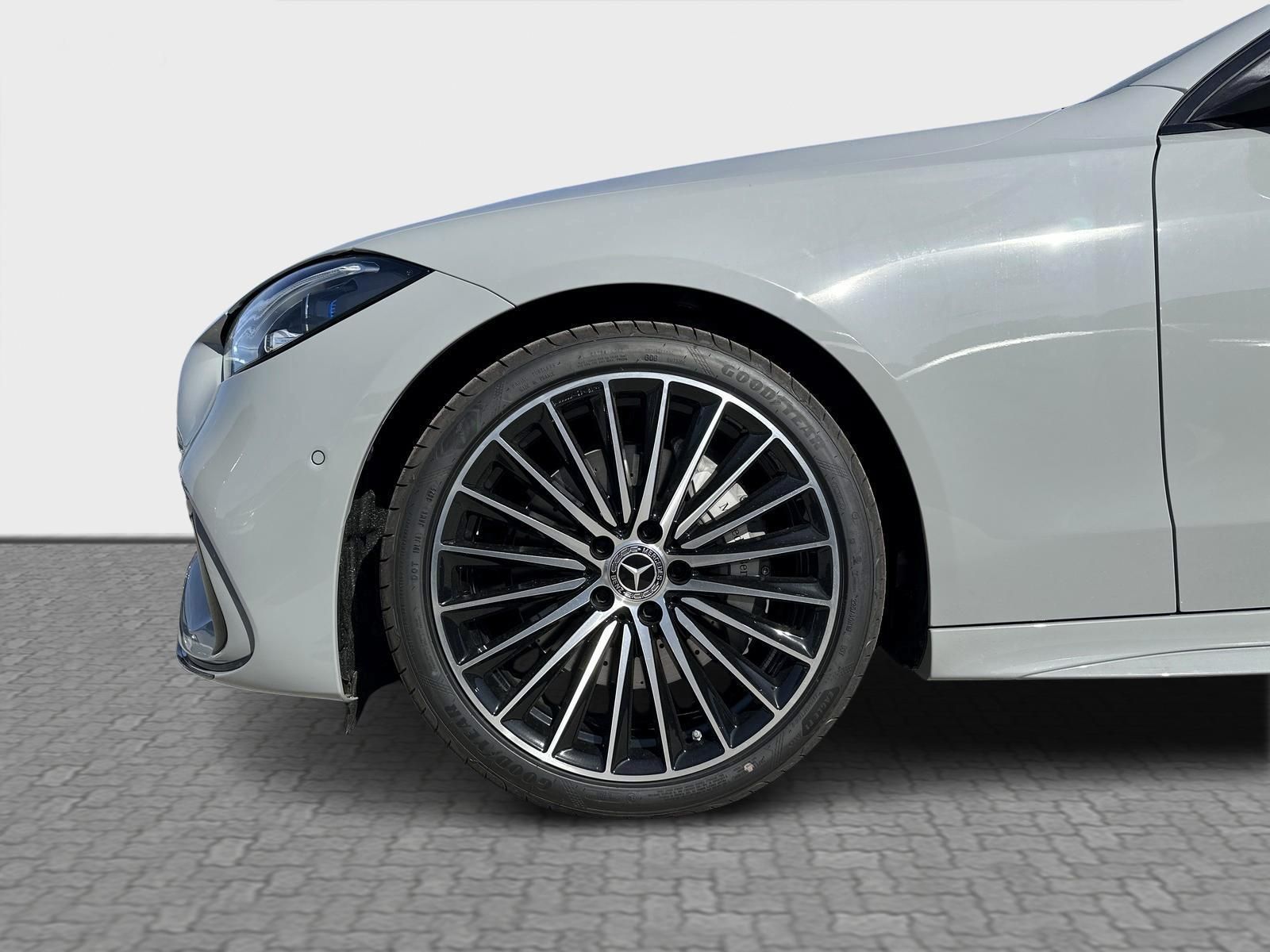 MERCEDES-BENZ C 220