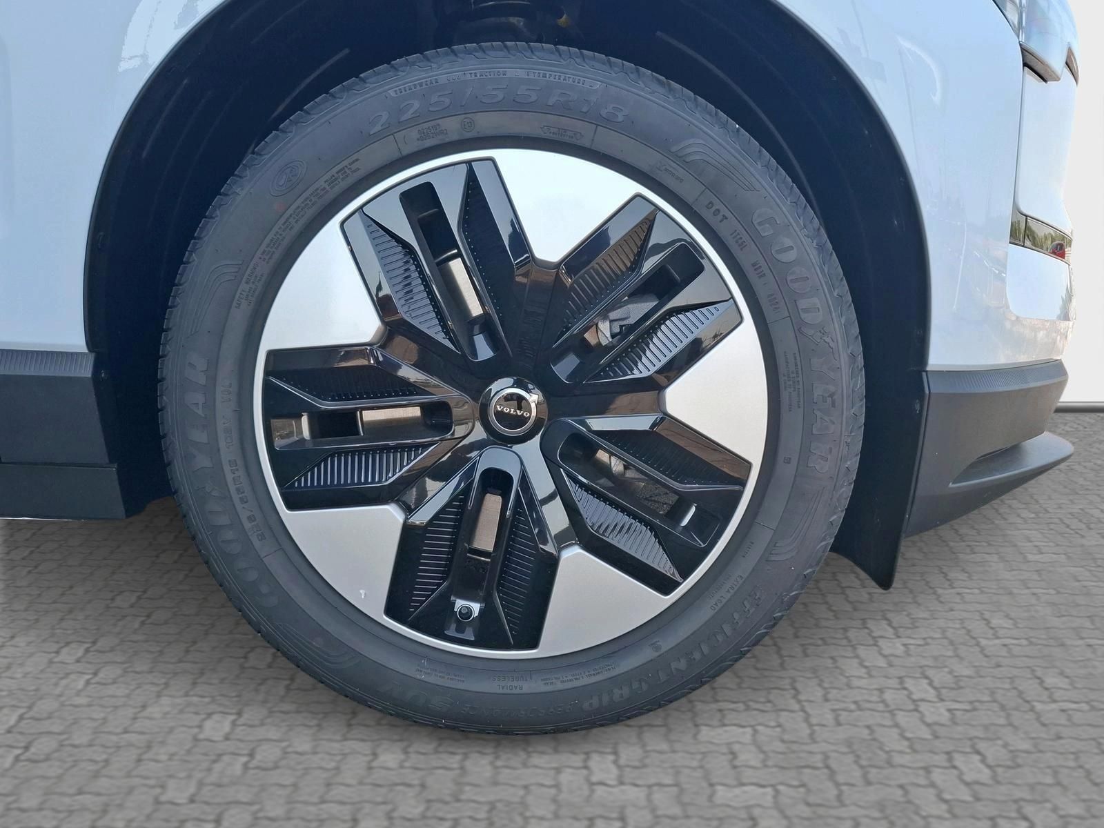 VOLVO EX30