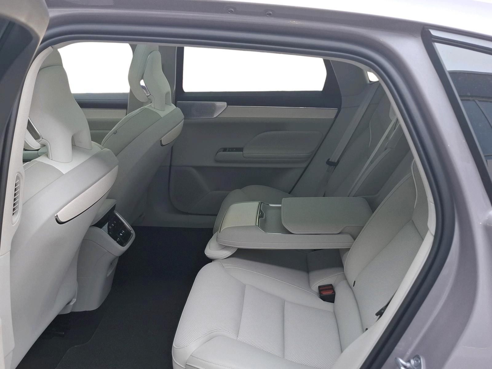 VOLVO ES90