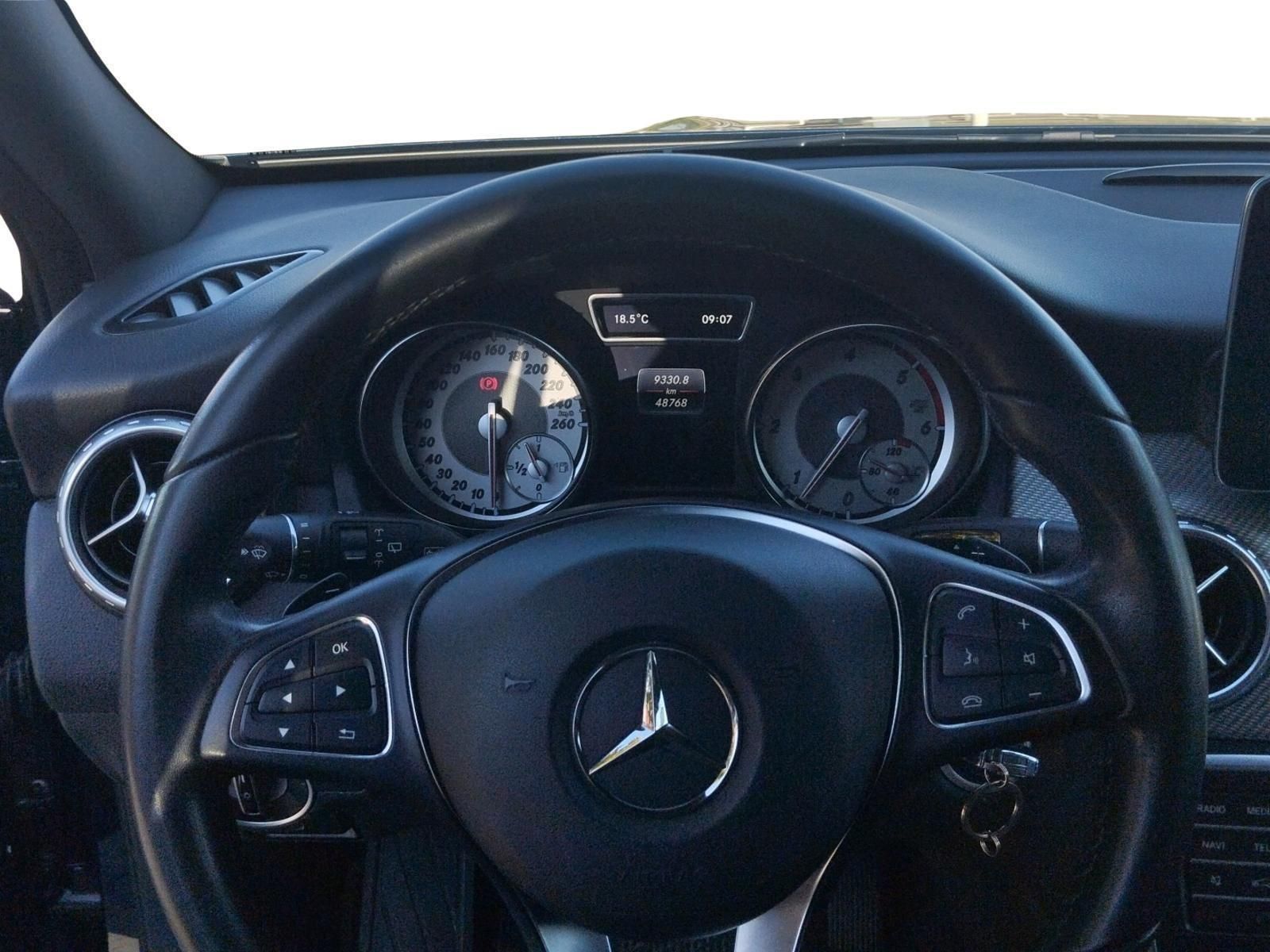 MERCEDES-BENZ GLA 200