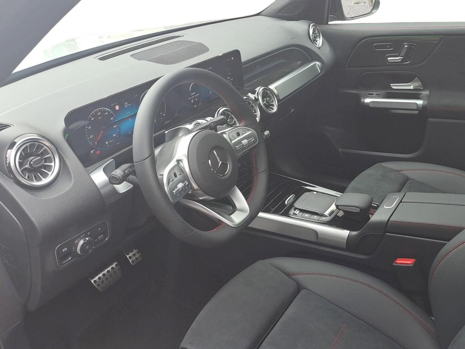 MERCEDES-BENZ GLB 220