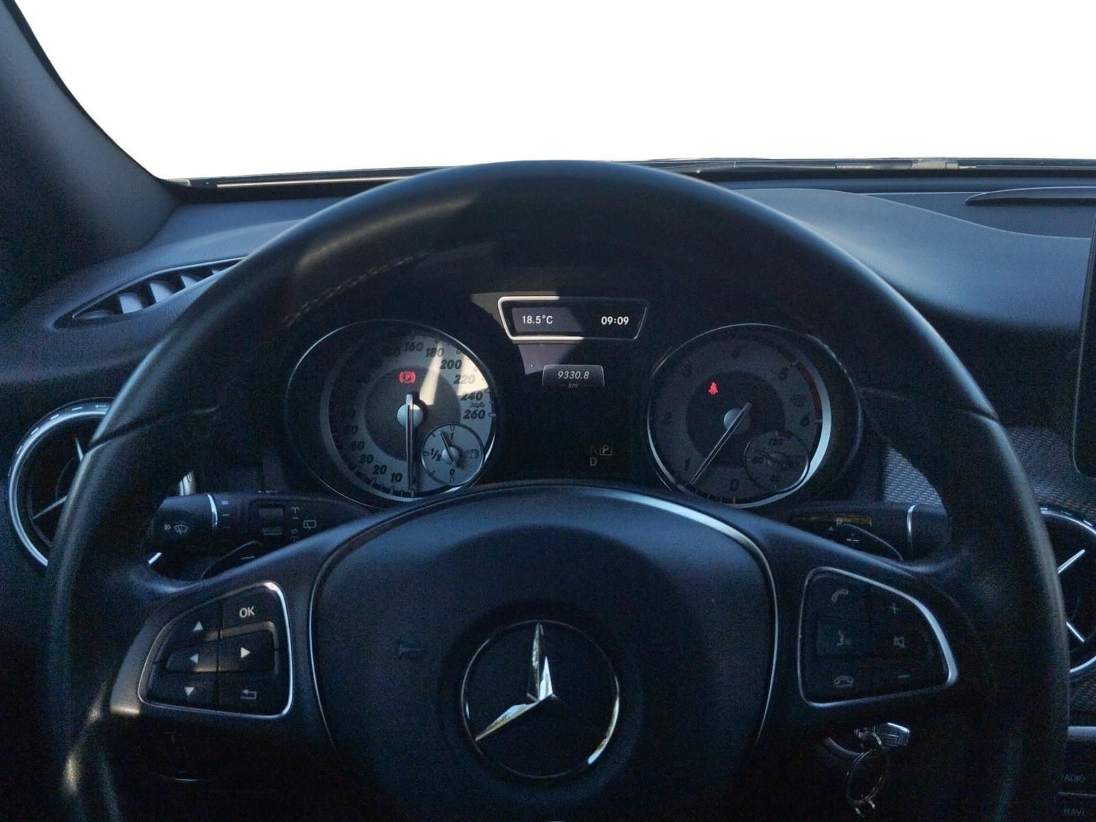 MERCEDES-BENZ GLA 200