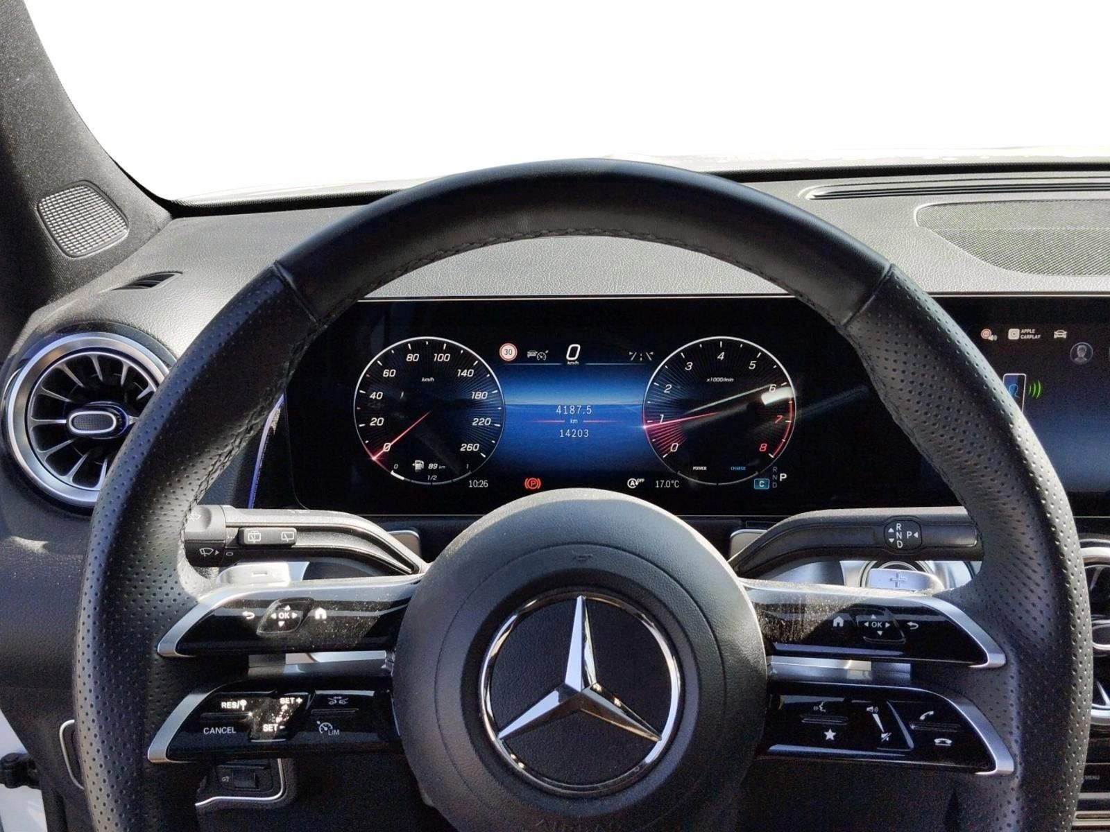 MERCEDES-BENZ GLB 200