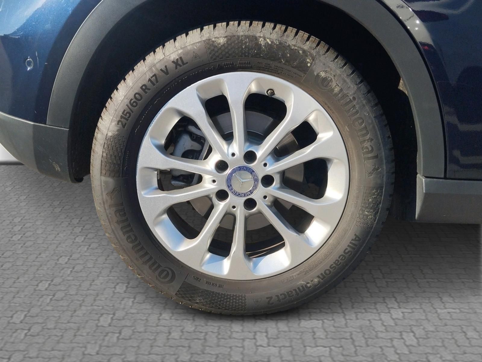 MERCEDES-BENZ GLA 200
