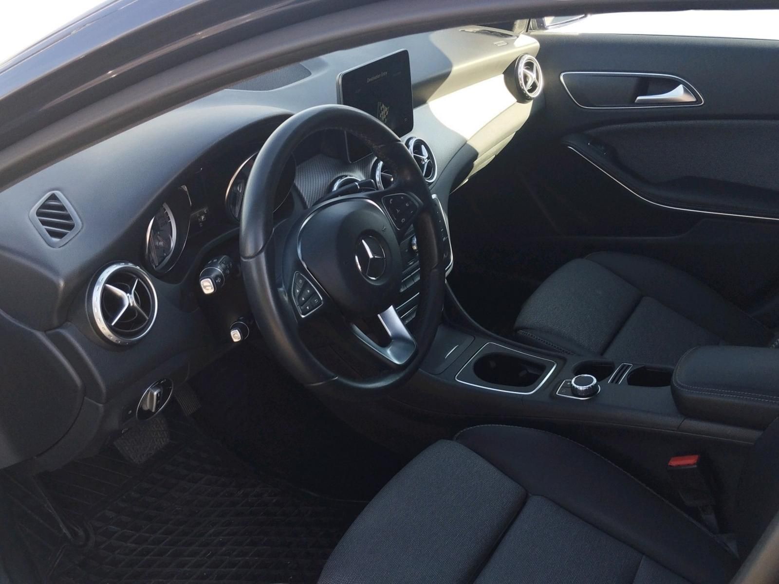 MERCEDES-BENZ GLA 200