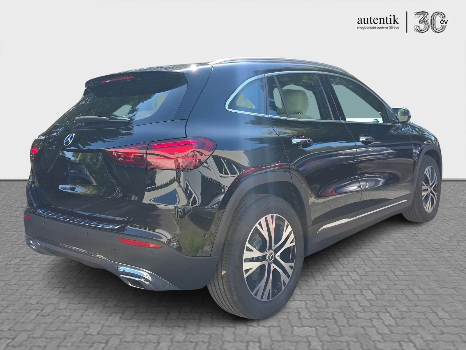 MERCEDES-BENZ GLA 200