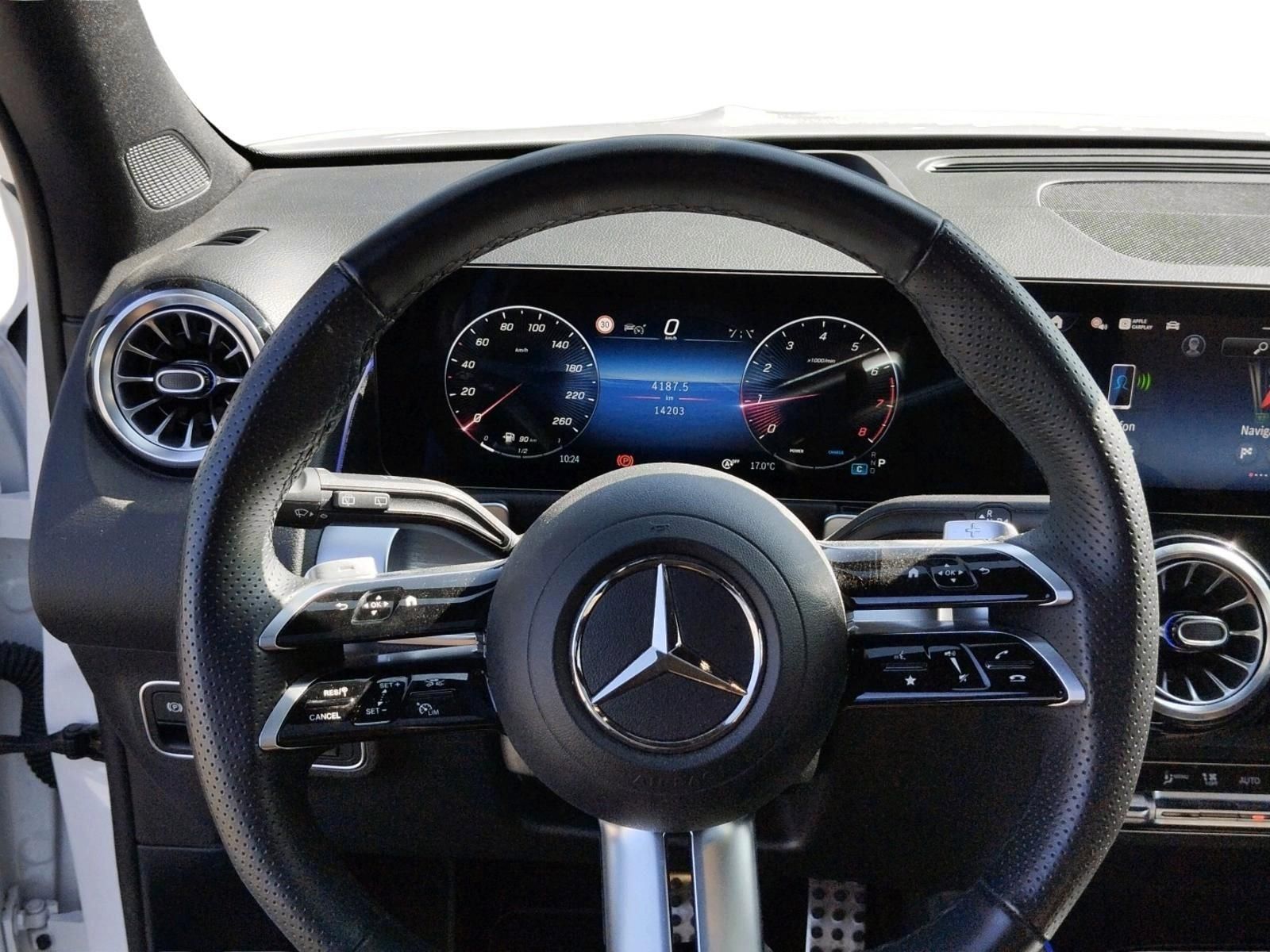 MERCEDES-BENZ GLB 200