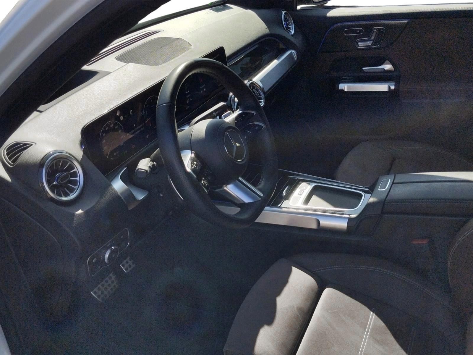 MERCEDES-BENZ GLB 200