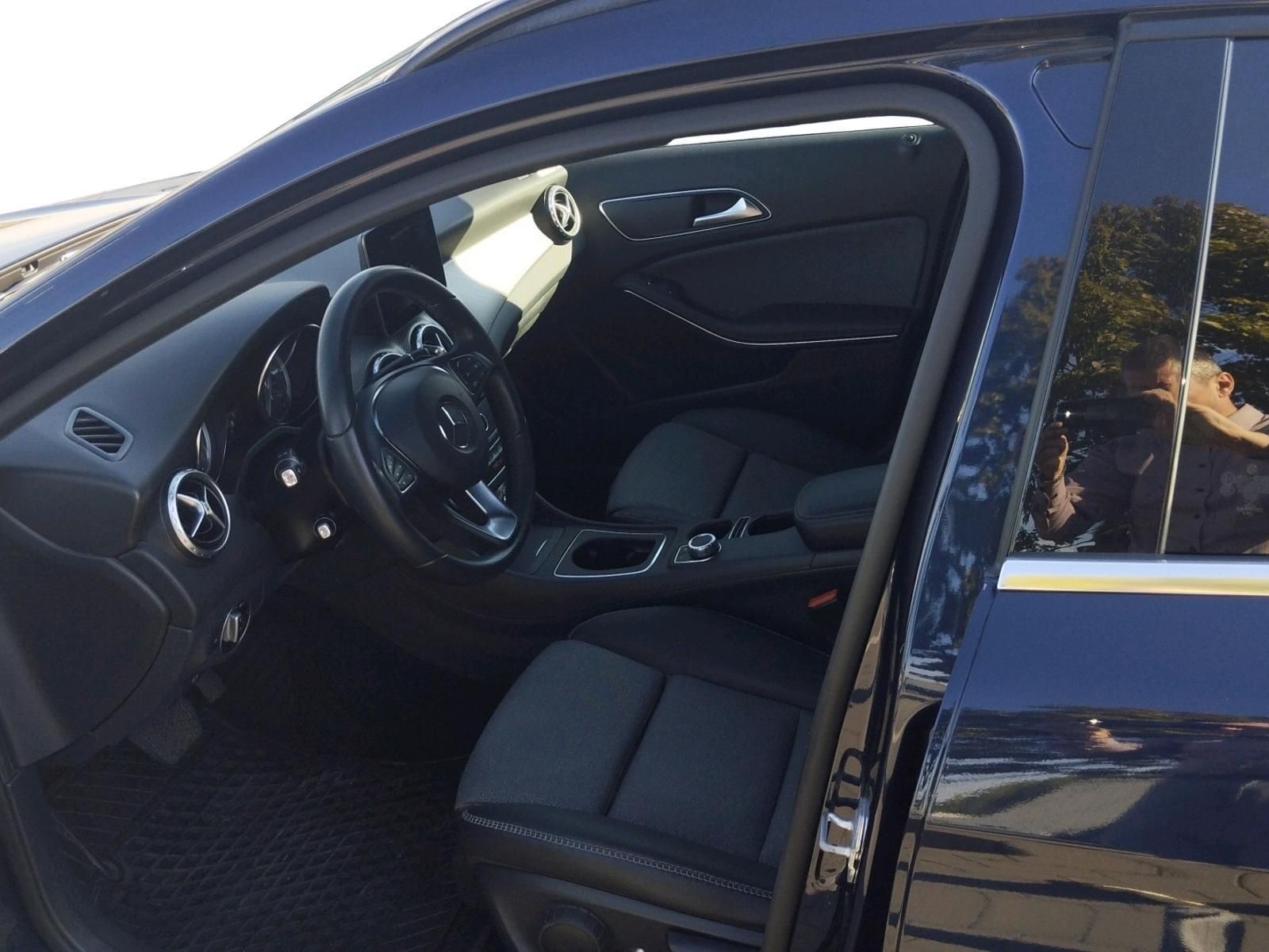 MERCEDES-BENZ GLA 200