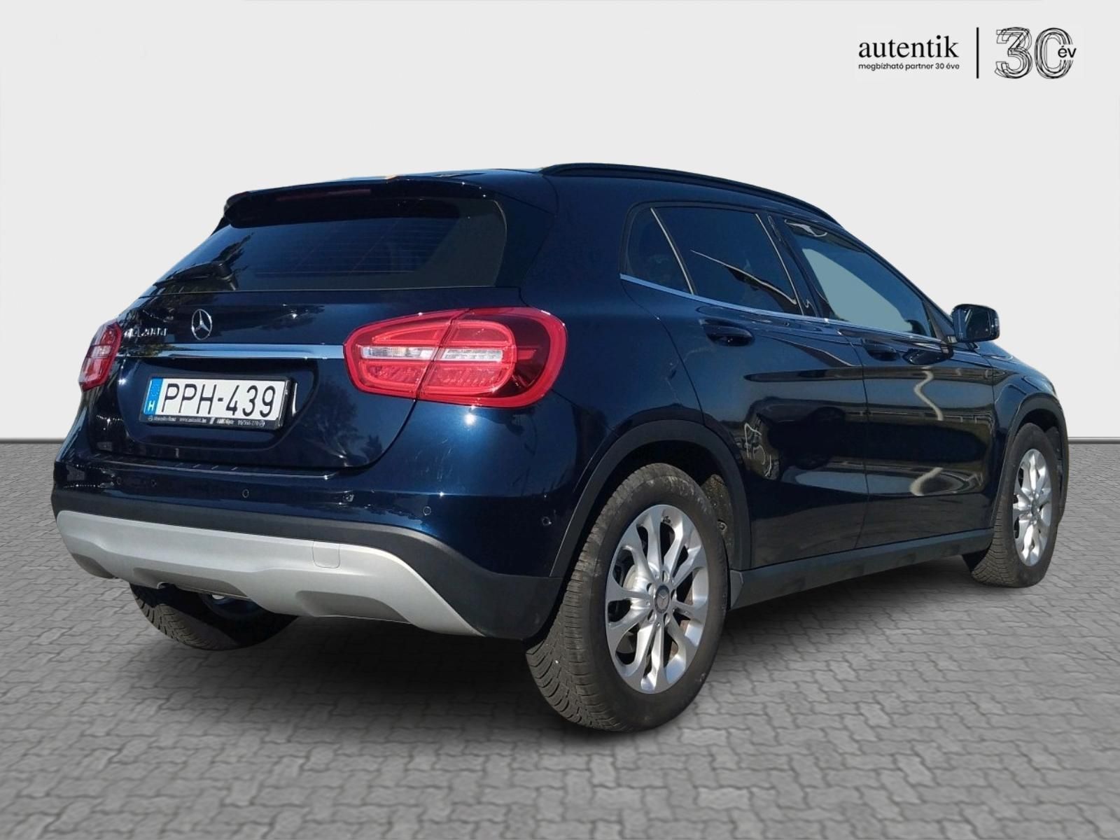 MERCEDES-BENZ GLA 200