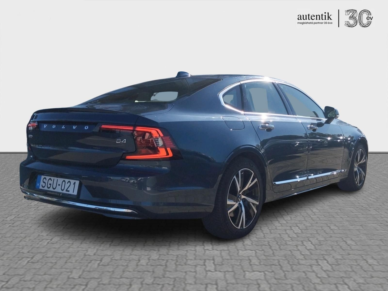 VOLVO S90