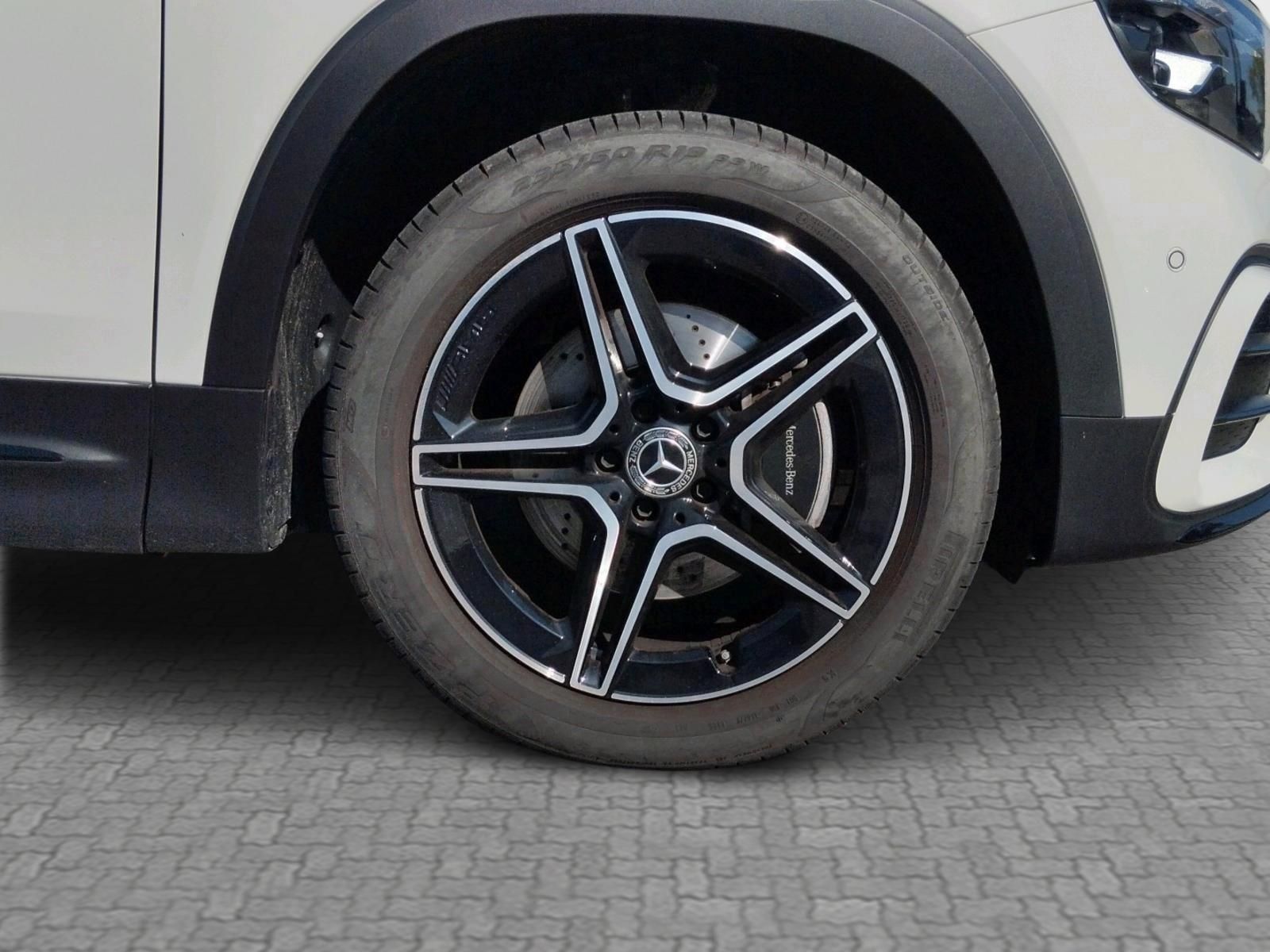MERCEDES-BENZ GLB 200