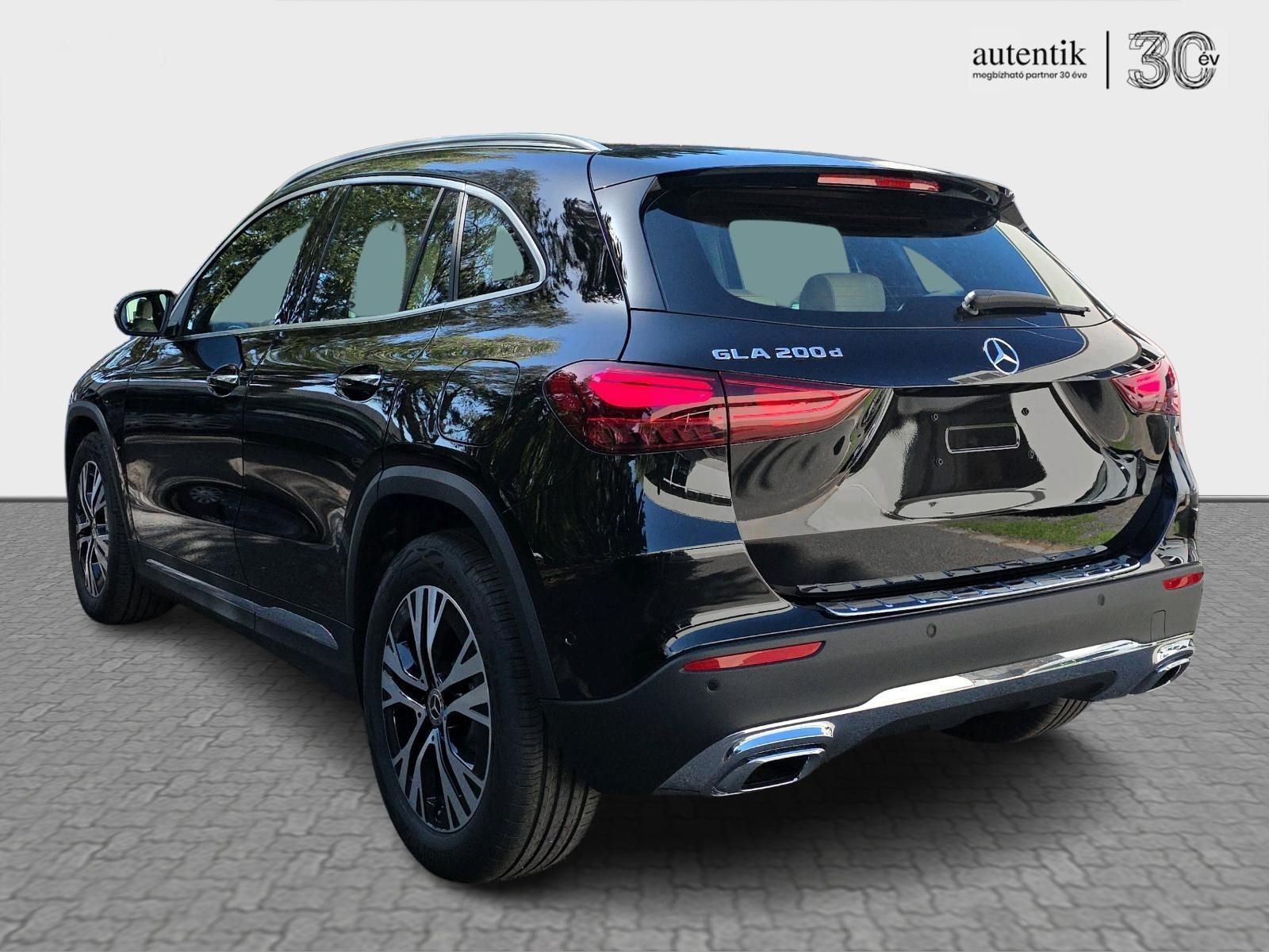 MERCEDES-BENZ GLA 200