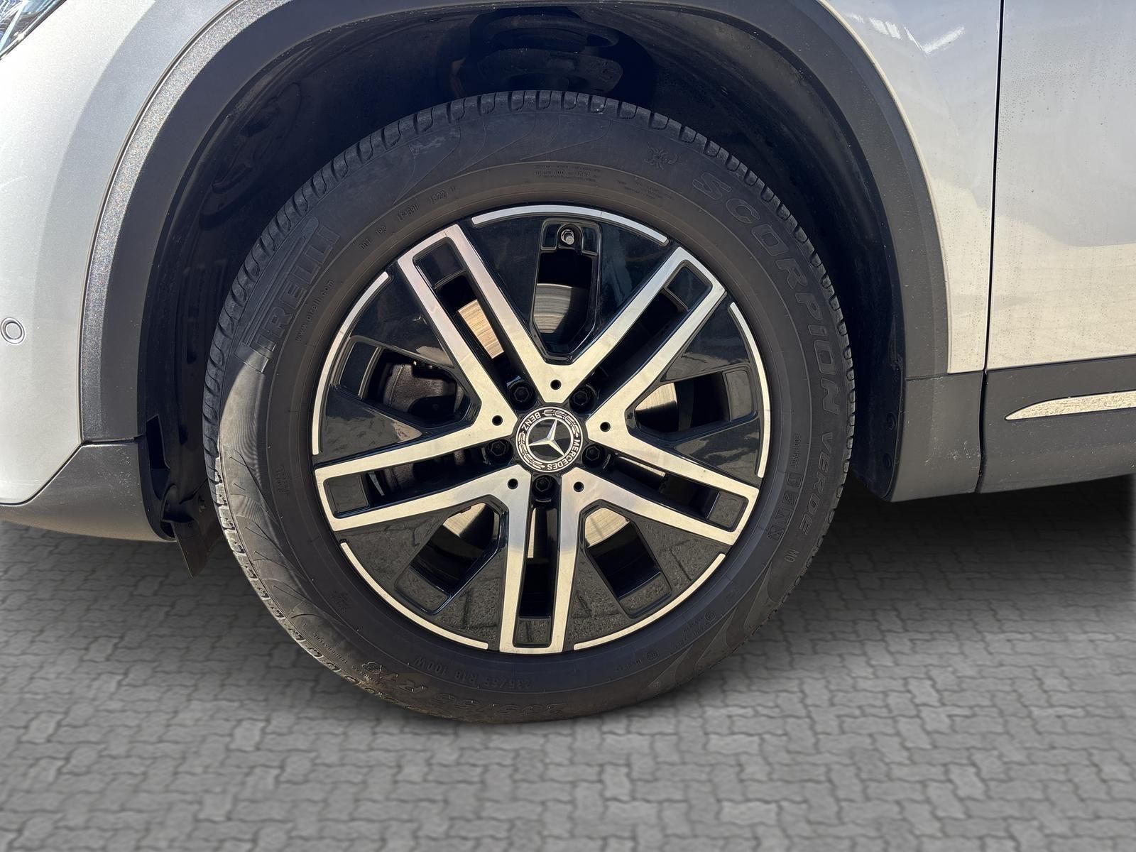 MERCEDES-BENZ GLA 250