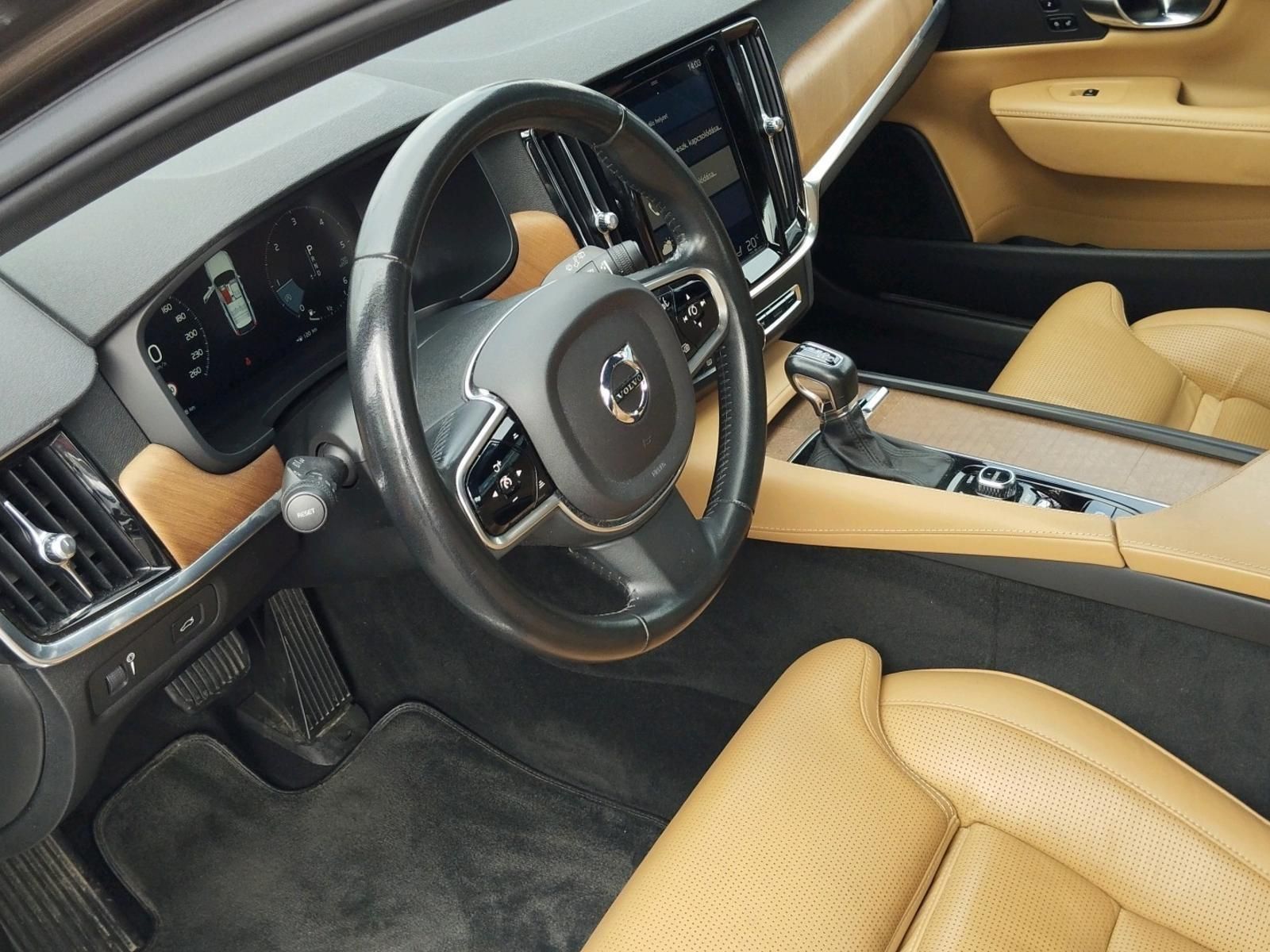 VOLVO V90